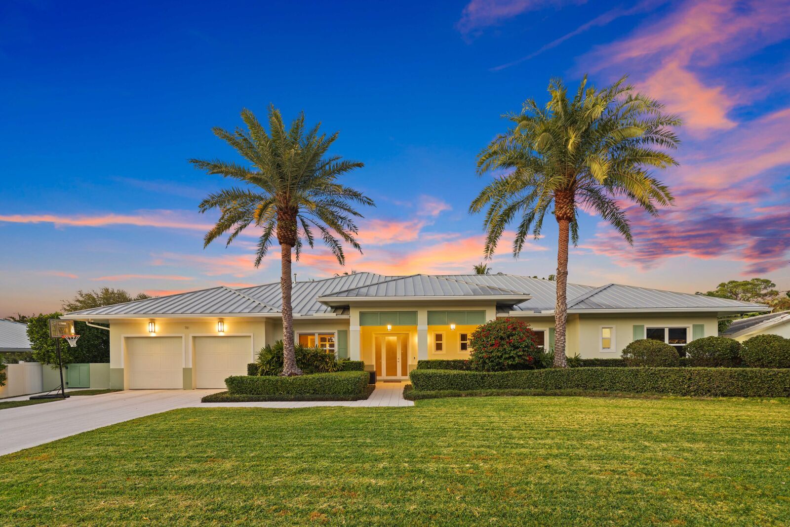 Property Photo:  701 NW 7th Street  FL 33444 