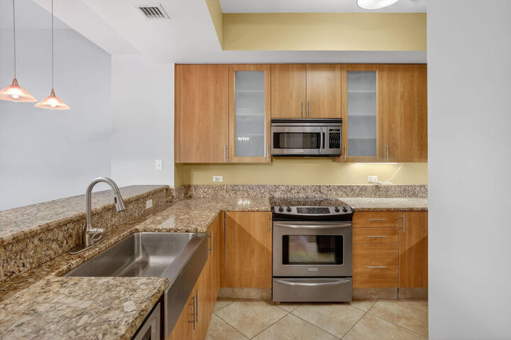 Property Photo:  2633 NE 14th Avenue 101  FL 33334 