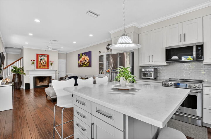 Property Photo:  5902 Catesby Street  FL 33433 