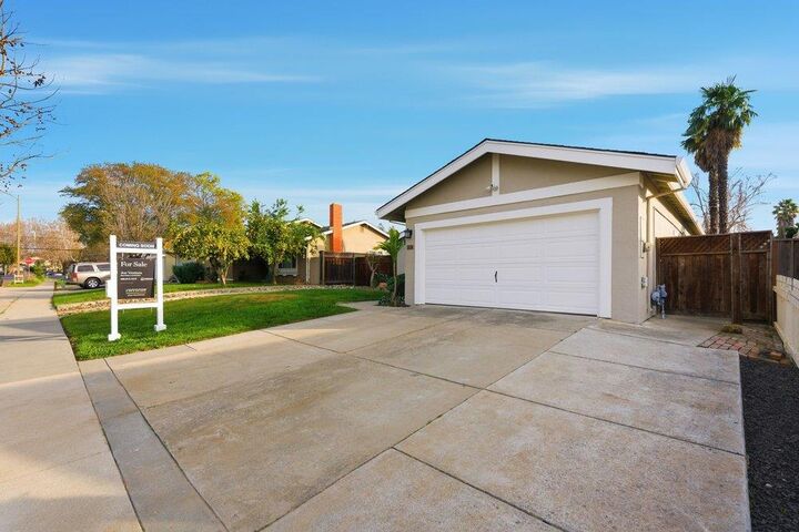 Property Photo:  318 Avenida Pinos  CA 95123 