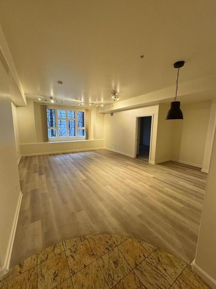 Property Photo:  200 Sheridan Avenue 104  CA 94306 