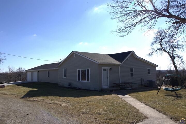 Property Photo:  417 E 4th St  KS 66521 