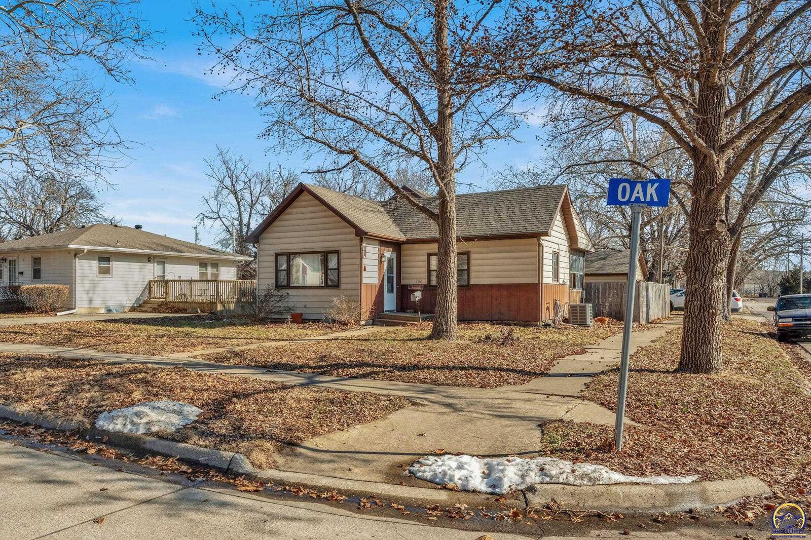 Property Photo:  700 Oak St  KS 66547 