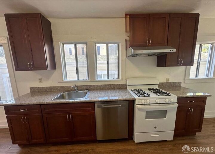 Property Photo: 3316 Macarthur Blvd Boulevard CA 94602