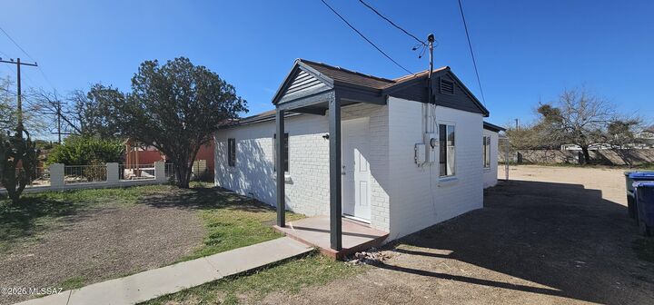 Property Photo: 3520 S Lundy Avenue AZ 85713