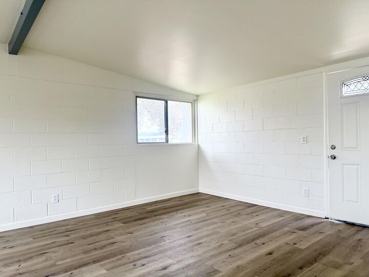 Property Photo:  210 Sequoia Drive  CA 93221 