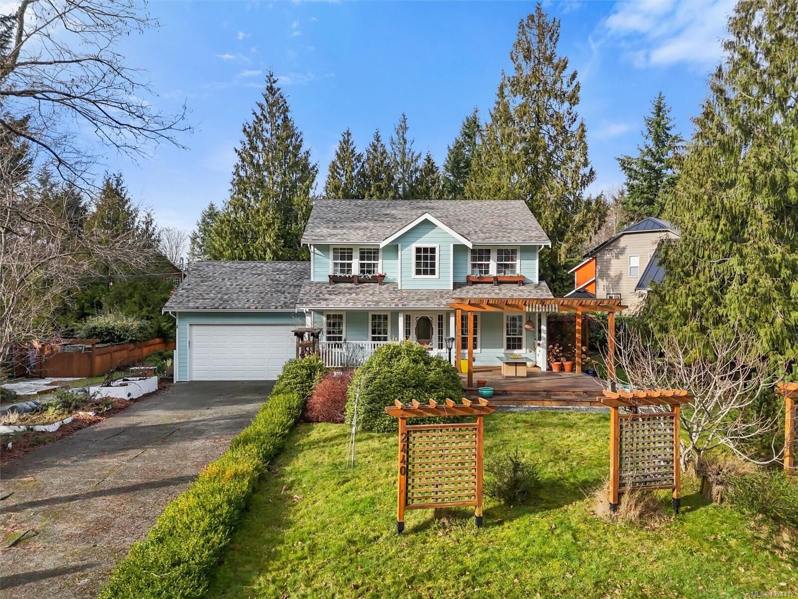 Property Photo: 2440 Galland Rd BC V8H 2B1