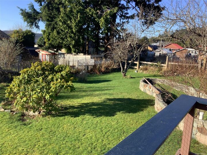 Property Photo: 220 17th Ave BC V0N 3E0