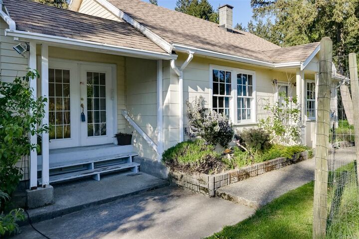 Property Photo: 2035 Herd Rd BC V9L 5W3