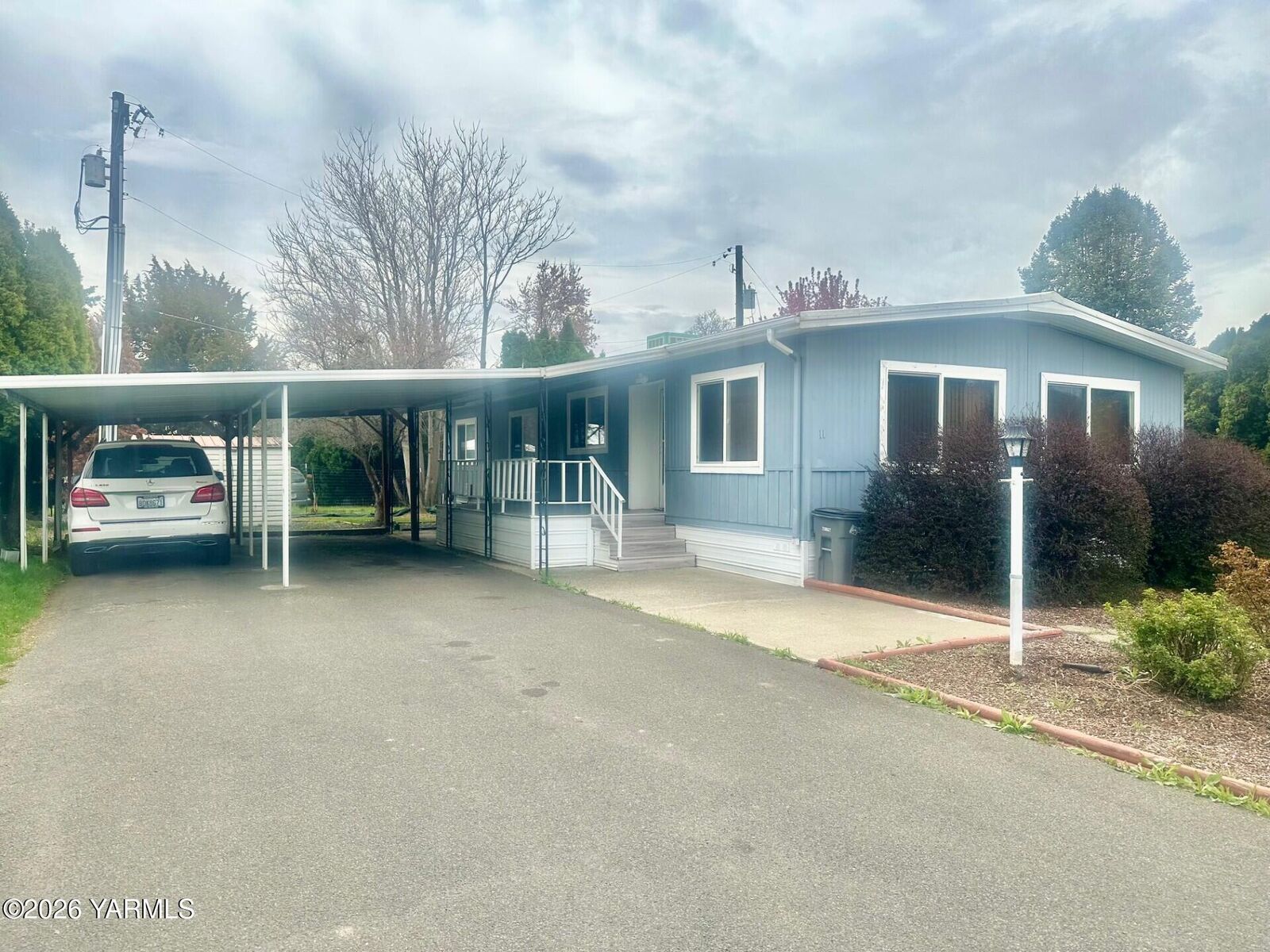 Property Photo:  2205 Butterfield Rd  WA 98901 