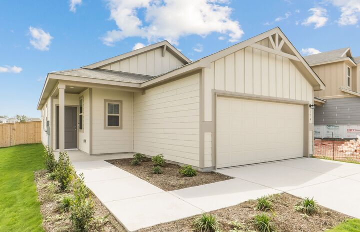 Property Photo:  174 Green Berets Bend  TX 76537 