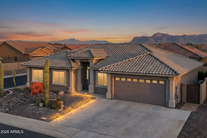 Property Photo:  3041 S Lindenwood Circle  AZ 85212 