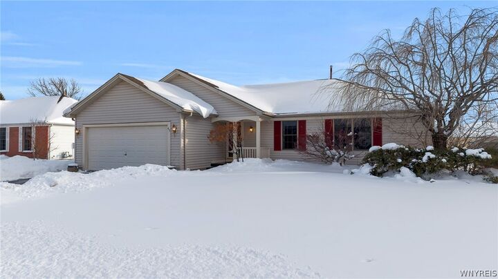 Property Photo:  45 Woodgate Drive  NY 14086 