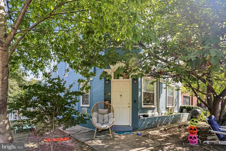 Property Photo:  400 15th Street SE  DC 20003 