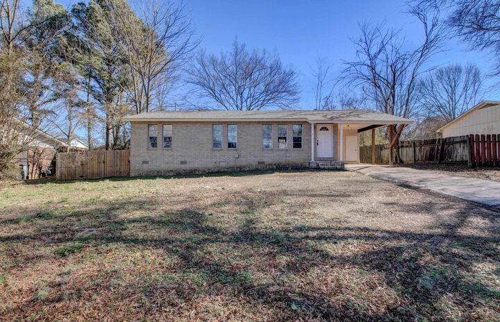 Property Photo:  710 N Pine  AR 72143 