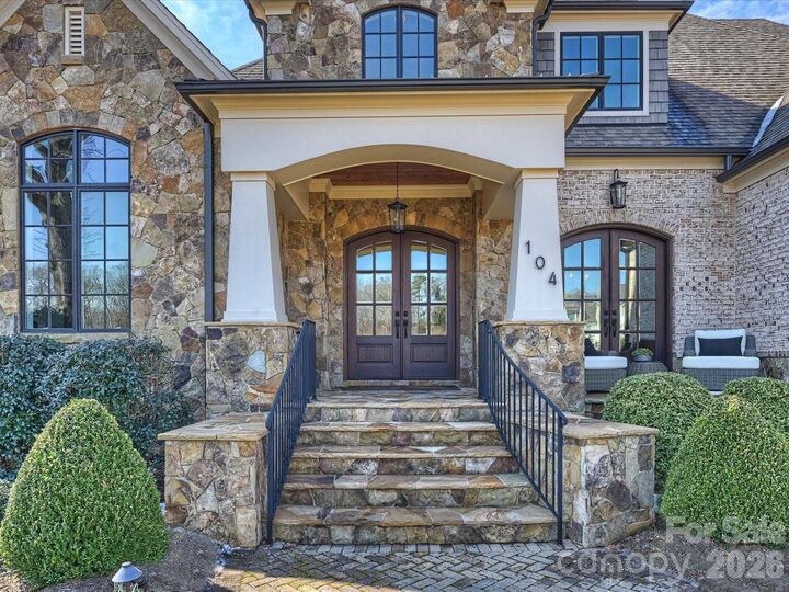 Property Photo:  104 Crest Court  NC 28104 