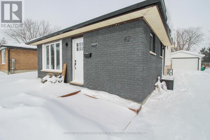 Property Photo:  42 Newleaf Crescent  ON L3C 6B4 