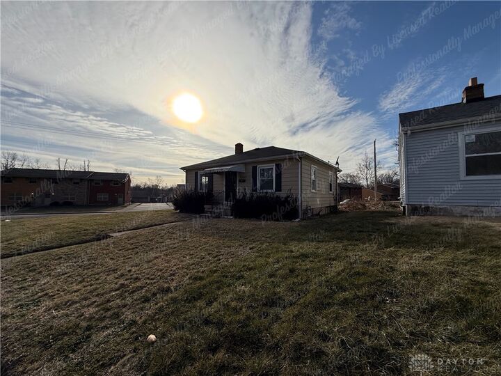 Property Photo:  1205 Shaftesbury Road  OH 45406 