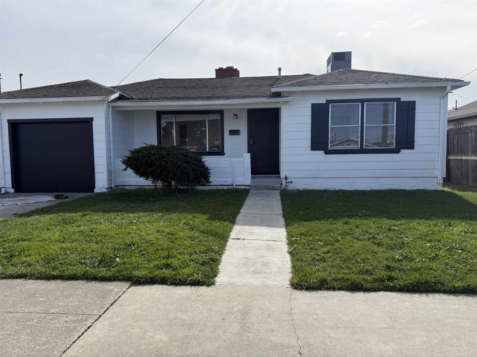 Property Photo:  812 Maine Ave  CA 94804 
