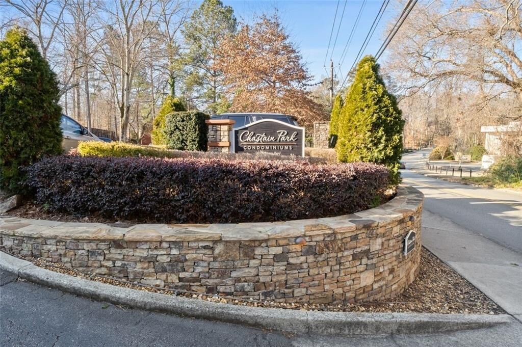 Property Photo:  3086 Chastain Park Court NE  GA 30342 