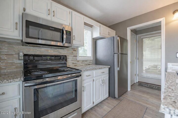 Property Photo:  414 Rosewood Ct  KY 40223 