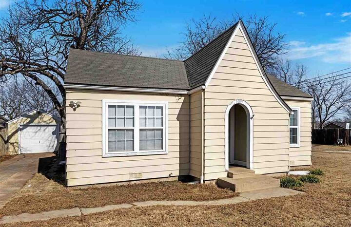 Property Photo:  1409 NW Arlington Ave  OK 73507 