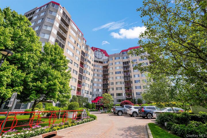 Property Photo:  10 Stewart Place 4be  NY 10603 