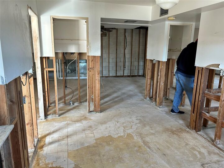 Property Photo:  1609 Council Drive  FL 33573 