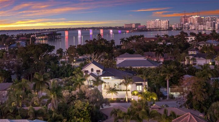 Property Photo:  329 Bird Key Drive  FL 34236 