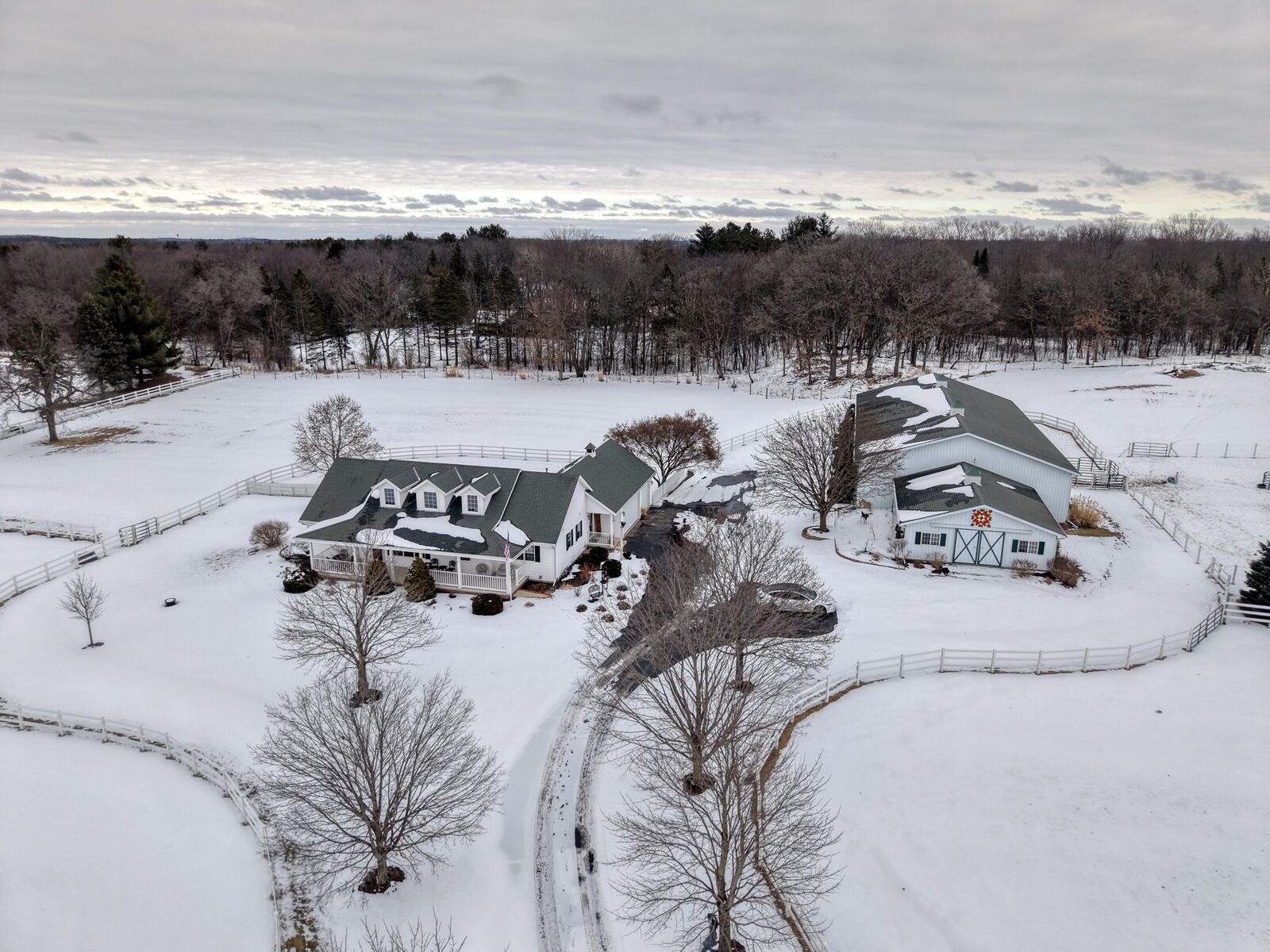Property Photo:  W390s10540 Meadow Ln  WI 53119 