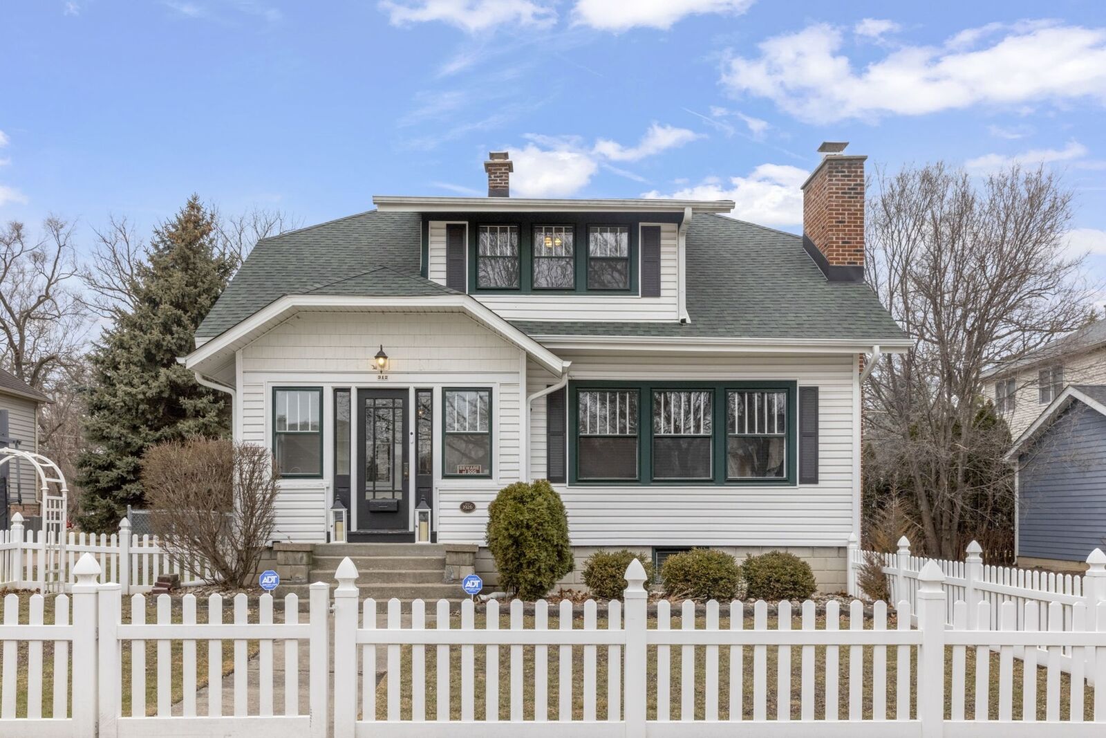 Property Photo: 312 S Maple Street IL 60143