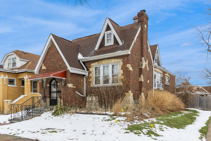 Property Photo:  1647 Clinton Avenue  IL 60402 