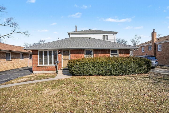 Property Photo:  6044 Washington Street  IL 60415 