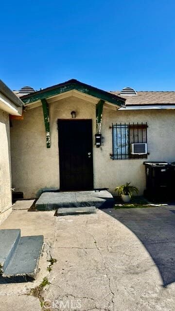 Property Photo:  1124 E 69th 1126  CA 90001 