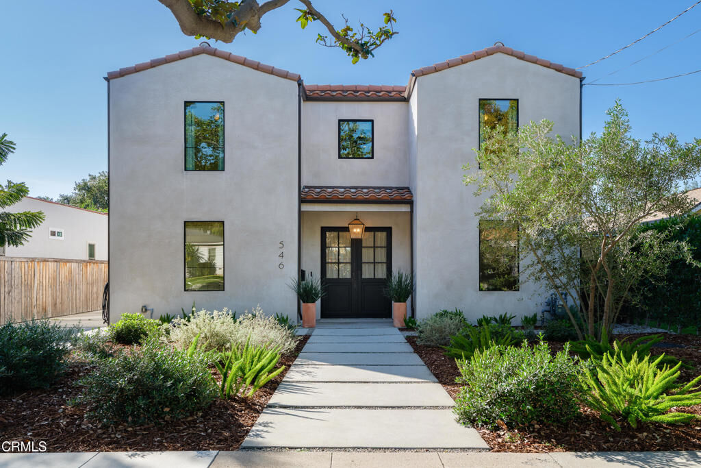 Property Photo:  546 W Claremont Street  CA 91103 