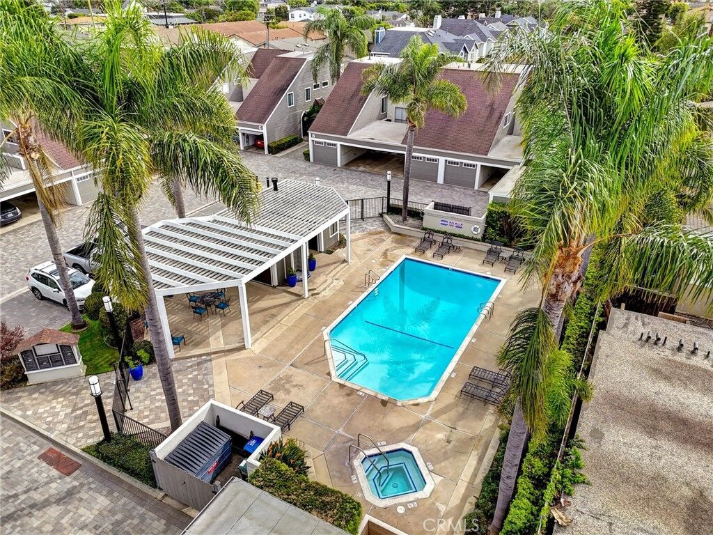 Property Photo: 2554 Elden Avenue B102 CA 92627