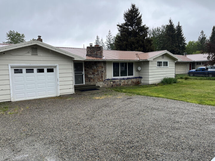 Property Photo:  105 S 7th Ave  WA 99139 