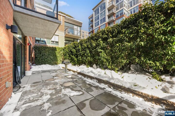 Property Photo:  1100 Maxwell Lane 422  NJ 07030 