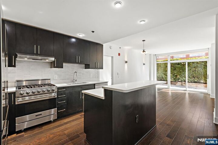 Property Photo:  1100 Maxwell Lane 422  NJ 07030 