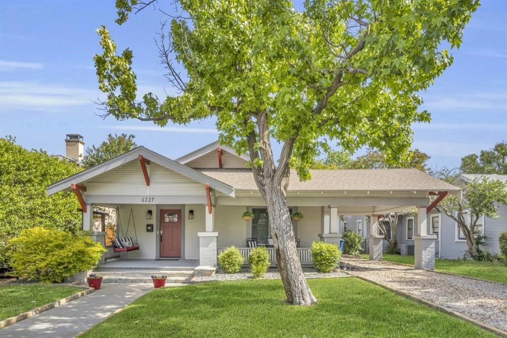 Property Photo: 6227 Lakeshore TX 75214