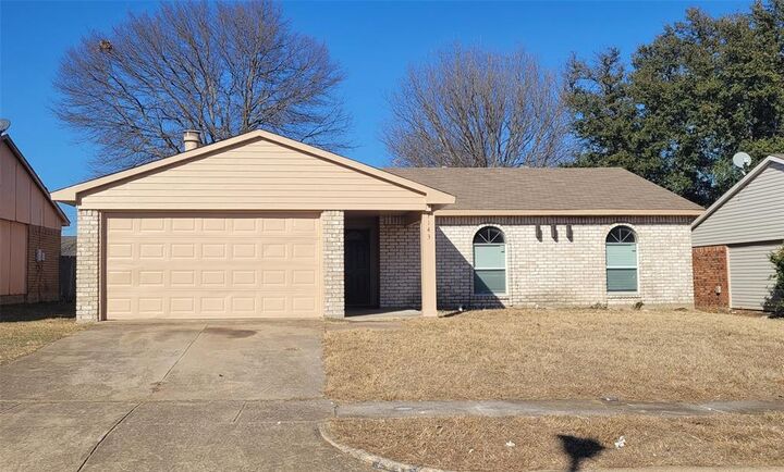 Property Photo: 7143 Nutmeg Lane TX 75249