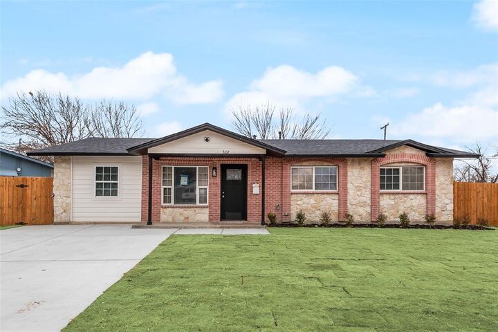 Property Photo:  3102 Harvard Street N  TX 75062 