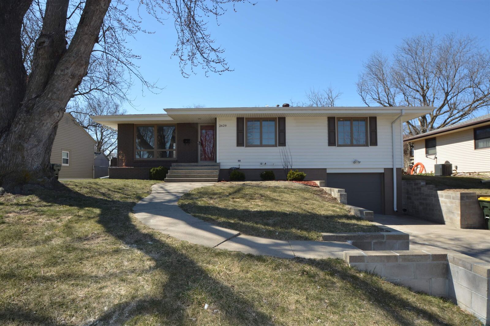Property Photo: 2629 S Mulberry St IA 51106