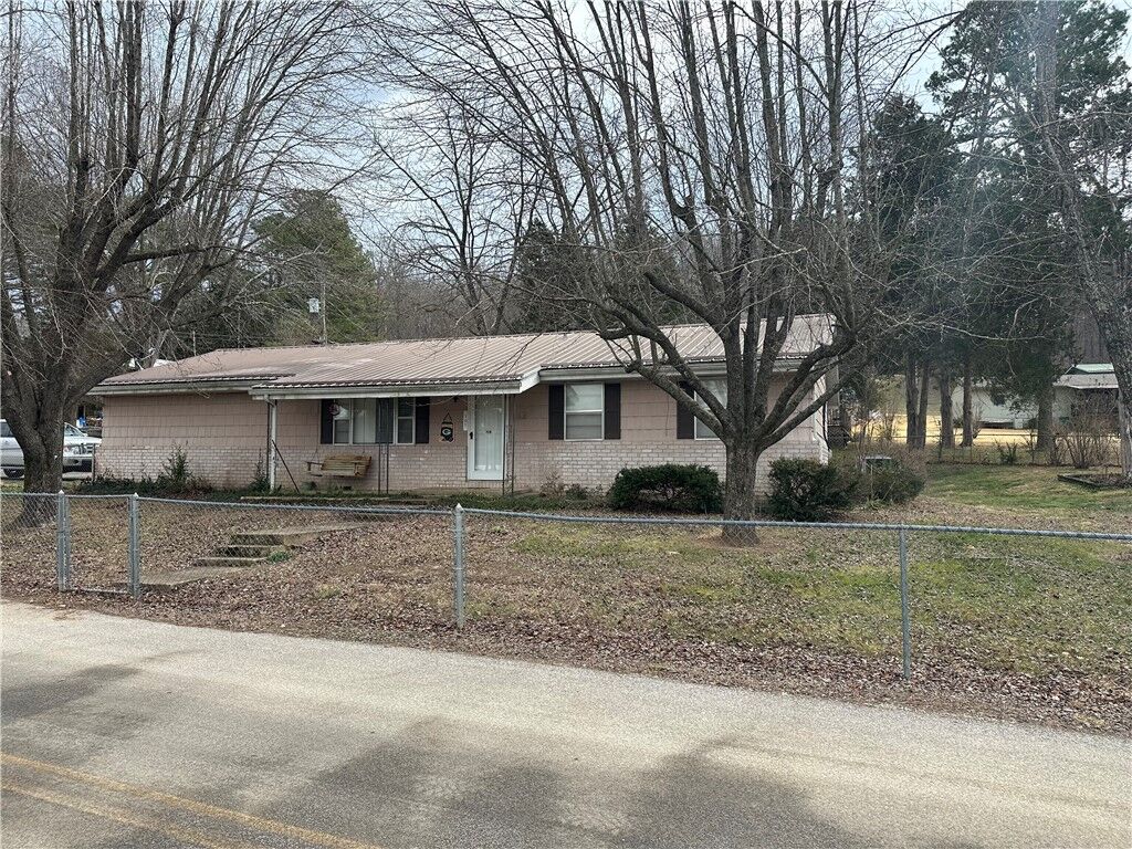 Property Photo:  101 Buffalo Street  AR 72641 
