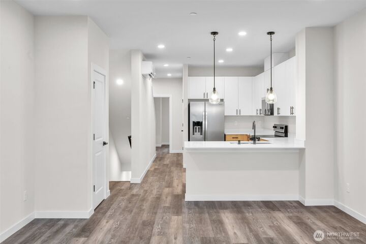 Property Photo: 15613 Admiralty Way B4 WA 98087