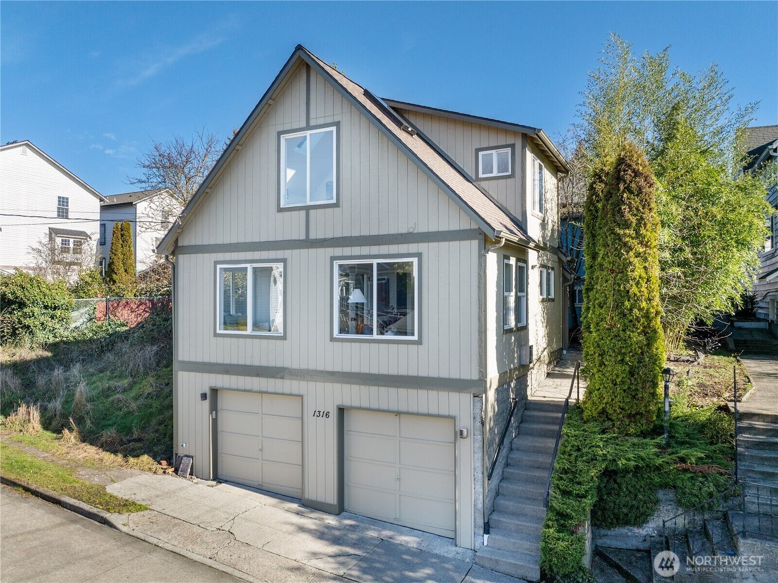 Property Photo: 1316 Bradner Place S WA 98144