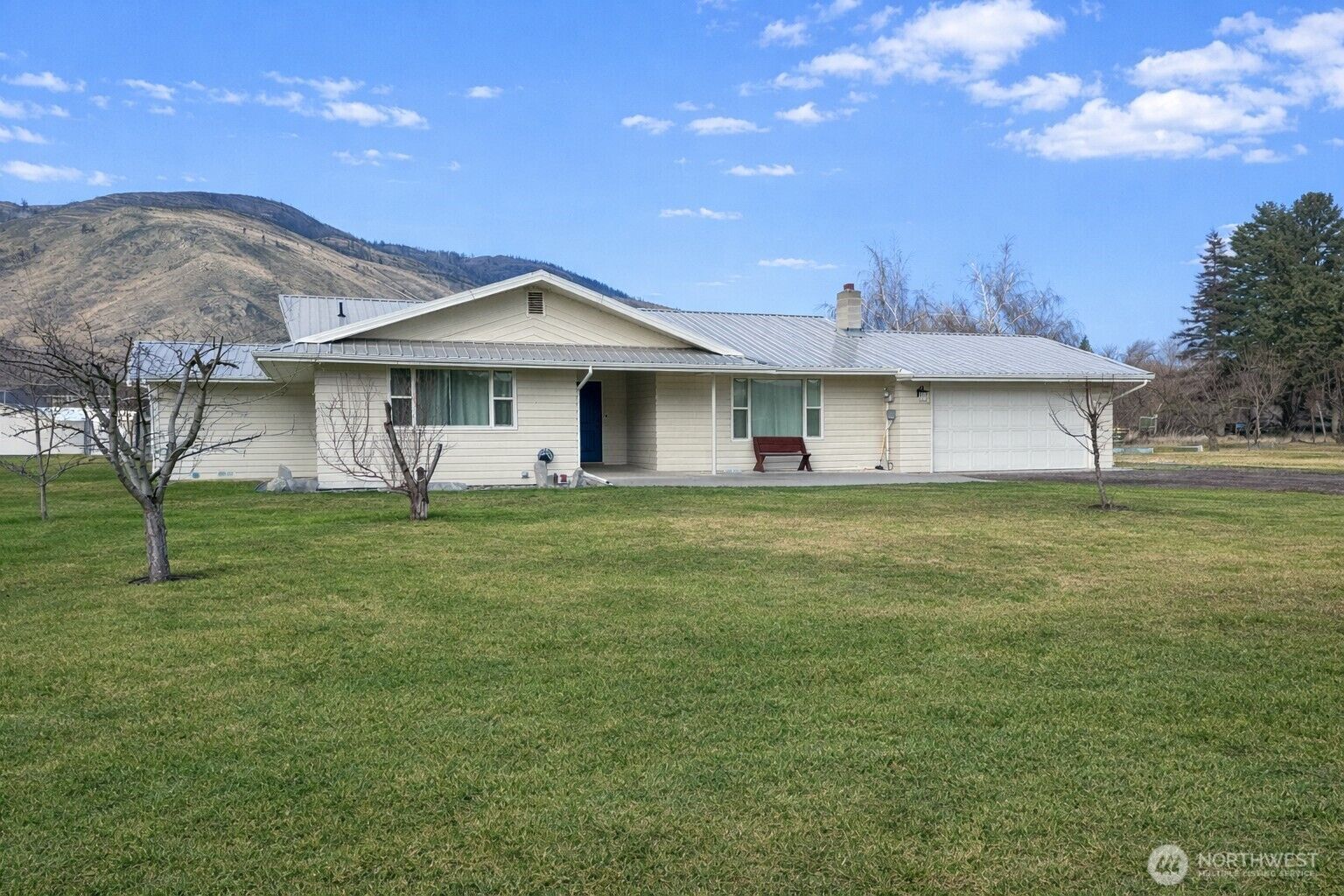 Property Photo:  714  Juniper  WA 98844 