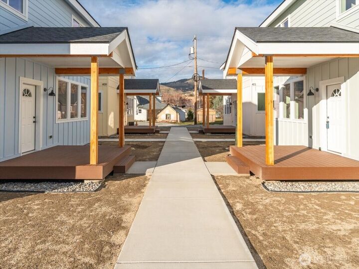 Property Photo:  415 E Okanogan Avenue  WA 98816 