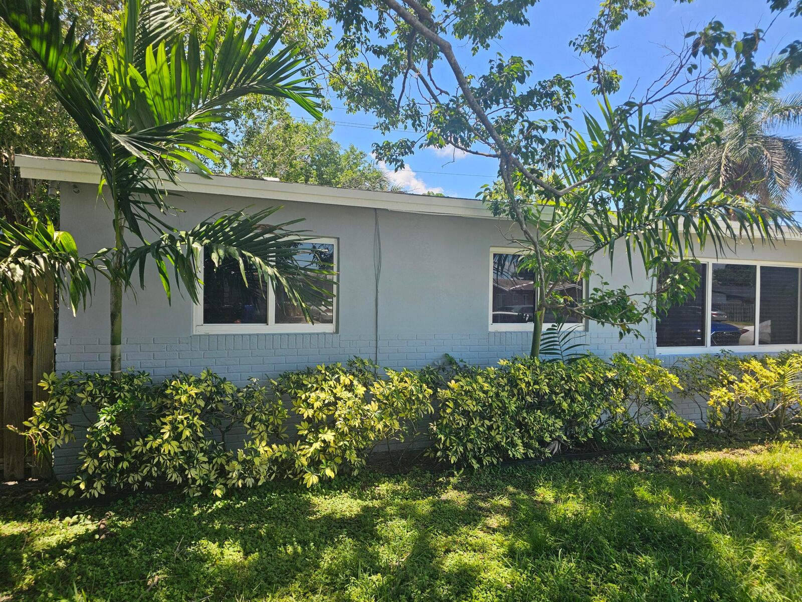 Property Photo:  3340 SW 18th Street  FL 33312 