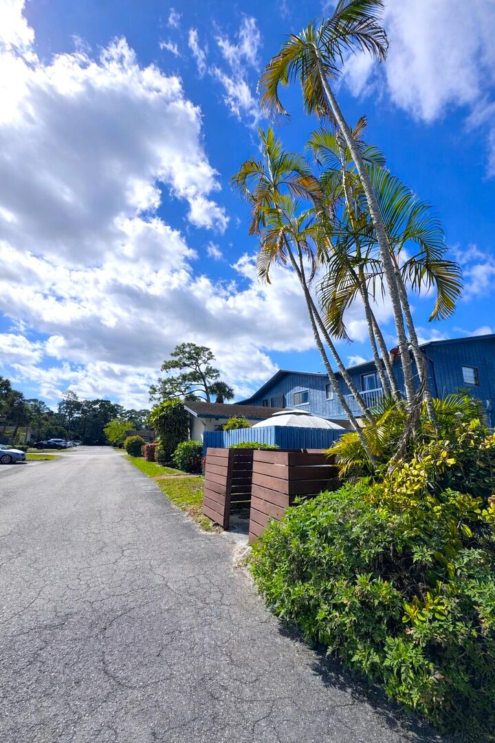 Property Photo:  4581 Holly Lake Drive  FL 33463 